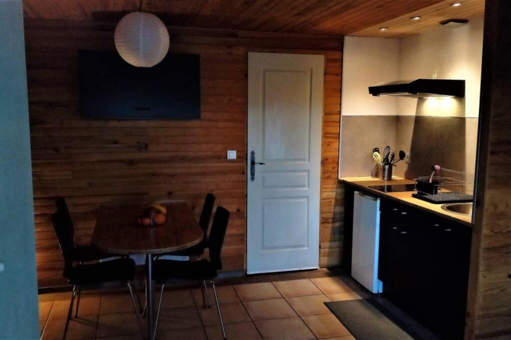 Liausson Studio 32M2 - Dans Propriete Avec Vue Imprenable Sur Le Lac Du Salagou מראה חיצוני תמונה